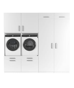 
Ben je op zoek naar een wasmachine kast die praktisch is én je wasruimte een strakke, georganiseerde uitstraling geeft? Met ons modulaire systeem stel je eenvoudig jouw ideale opstelling samen – perfect afgestemd op jouw ruimte en wensen.   De kernmodule – de kast waar de wasmachine en droger in komen – is gemaakt van water- en vochtbestendig multiplex. Deze stevige basis garandeert veiligheid en stabiliteit, zelfs bij intensief gebruik. De bijbehorende zij- en bovenkasten zijn vervaardigd uit hoogwaardig MDF, wat zorgt voor een luxe uitstraling en langdurige kwaliteit.   Draagvermogen van 400 kg – veilig voor zware machines Kiepzekering – voorkomt verschuiven of uitvallen Ventilatierooster – voorkomt oververhitting Modulair systeem – stel jouw ideale opstelling samen 10 cm leidingruimte – strak tegen de muur te plaatsen Uitschuifbaar plateau en opberglade – extra praktisch Verstelbare stalen pootjes – stabiel op elke vloer Ergonomische werkhoogte (65 cm) – geen gebuk meer Trillingsabsorberend en geluidsdempend ontwerp   De wasmachinekast is uitgerust met een ventilatierooster dat de warmte van draaiende machines veilig afvoert. Dankzij het extra sterke frame heeft de kast een draagvermogen van maar liefst 400 kg – ruim voldoende voor een wasmachine én droger. Daarnaast voorkomt een ingebouwde kiepzekering dat apparaten kunnen verschuiven of uit de kast vallen.   Deze wasmachine meubel is volledig modulair. Je kunt meerdere onderdelen eenvoudig koppelen: van extra opberglades en bovenkasten tot werkbladen en zijmodules. Hierdoor creëer je precies de opstelling die jij nodig hebt. Alle modules zijn naadloos met elkaar te verbinden, wat zorgt voor een strak geheel.   Achter de kast is 10 cm ruimte voorzien om leidingen netjes weg te werken. Dankzij de verstelbare stalen pootjes is elke kast stabiel af te stellen, zelfs op ongelijke vloeren. De kernkast is voorzien van een uitschuifbaar plateau en een ruime opberglade, zodat je altijd extra werkruimte en opslag hebt.   De kast wasmachine droger plaatst jouw apparaten op een hoogte van 65 cm – de meest ideale werkhoogte volgens experts. Dit voorkomt bukken en maakt het in- en uitladen van wasgoed veel comfortabeler. Daarnaast is het ontwerp geluidsdempend en trillingsabsorberend, wat bijdraagt aan een stillere wasbeurt.Materiaal: MultiplexKleur: WitAfmetingen: 2500*700*2350 (L*B*H)