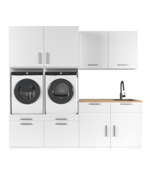 
Ben je op zoek naar een wasmachine kast die praktisch is én je wasruimte een strakke, georganiseerde uitstraling geeft? Met ons modulaire systeem stel je eenvoudig jouw ideale opstelling samen – perfect afgestemd op jouw ruimte en wensen.   De kernmodule – de kast waar de wasmachine en droger in komen – is gemaakt van water- en vochtbestendig multiplex. Deze stevige basis garandeert veiligheid en stabiliteit, zelfs bij intensief gebruik. De bijbehorende zij- en bovenkasten zijn vervaardigd uit hoogwaardig MDF, wat zorgt voor een luxe uitstraling en langdurige kwaliteit.   Draagvermogen van 400 kg – veilig voor zware machines Kiepzekering – voorkomt verschuiven of uitvallen Ventilatierooster – voorkomt oververhitting Modulair systeem – stel jouw ideale opstelling samen 10 cm leidingruimte – strak tegen de muur te plaatsen Uitschuifbaar plateau en opberglade – extra praktisch Verstelbare stalen pootjes – stabiel op elke vloer Ergonomische werkhoogte (65 cm) – geen gebuk meer Trillingsabsorberend en geluidsdempend ontwerp   De wasmachinekast is uitgerust met een ventilatierooster dat de warmte van draaiende machines veilig afvoert. Dankzij het extra sterke frame heeft de kast een draagvermogen van maar liefst 400 kg – ruim voldoende voor een wasmachine én droger. Daarnaast voorkomt een ingebouwde kiepzekering dat apparaten kunnen verschuiven of uit de kast vallen.   Deze wasmachine meubel is volledig modulair. Je kunt meerdere onderdelen eenvoudig koppelen: van extra opberglades en bovenkasten tot werkbladen en zijmodules. Hierdoor creëer je precies de opstelling die jij nodig hebt. Alle modules zijn naadloos met elkaar te verbinden, wat zorgt voor een strak geheel.   Achter de kast is 10 cm ruimte voorzien om leidingen netjes weg te werken. Dankzij de verstelbare stalen pootjes is elke kast stabiel af te stellen, zelfs op ongelijke vloeren. De kernkast is voorzien van een uitschuifbaar plateau en een ruime opberglade, zodat je altijd extra werkruimte en opslag hebt.   De kast wasmachine droger plaatst jouw apparaten op een hoogte van 65 cm – de meest ideale werkhoogte volgens experts. Dit voorkomt bukken en maakt het in- en uitladen van wasgoed veel comfortabeler. Daarnaast is het ontwerp geluidsdempend en trillingsabsorberend, wat bijdraagt aan een stillere wasbeurt.Materiaal: MultiplexKleur: WitAfmetingen: 2500*700*2350 (L*B*H)