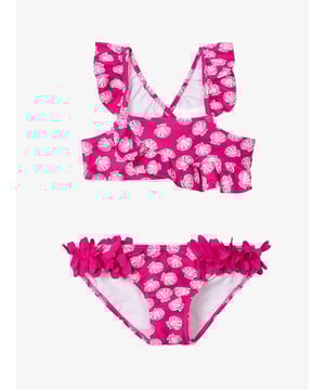 
De Mayoral Bikini in de kleur Magenta heeft roezels op de schouders, aan de onderkant en op het broekje. De bikini heeft een all over print met schelpjes.