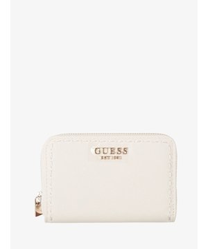 
De Guess Anadela Small Portemonnee in de kleur Dark Taupe Logo heeft een ritssluiting, licht-goudkleurige metalen onderdelen, vakjes voor pasjes, muntenvak met rits aan binnenkant en logo met metalen detail op de voorkant.

Afmetingen: 14 x 9 x 3 cm