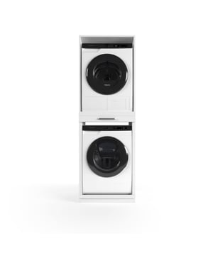 
Op zoek naar een strakke, veilige en functionele wasmachine kast waarin je de wasmachine en droger bovenop elkaar kunt plaatsen? Deze speciaal ontworpen wasmachine ombouw biedt een praktische en stijlvolle oplossing voor het gestapeld opstellen van je apparaten – ideaal voor wie ruimte wil besparen zonder in te leveren op comfort of veiligheid.   Deze gestapelde wasmachinekast is ontworpen voor maximale stevigheid en gebruiksgemak. De wasmachine staat op 8 cm hoogte, waardoor hij stevig op de vloer blijft staan en eenvoudig bereikbaar is. De droger bevindt zich op een comfortabele werkhoogte van 105 cm – ideaal om zonder bukken de droogtrommel in en uit te laden. Tussen de apparaten bevindt zich een vast plateau, perfect geschikt om tijdelijk een wasmand of wasgoed op te plaatsen. Handig en ergonomisch bij het wisselen van je was.   Gestapelde opstelling – droger op ideale hoogte van 105 cm Wasmachine op 8 cm hoogte – stabiel en goed bereikbaar Tussenplateau – handig voor wasmand of wasgoed Draagvermogen tot 300 kg – stevig en betrouwbaar Ventilatierooster – voor veilige warmteafvoer 10 cm ruimte achter de kast – leidingen netjes weggewerkt Kiepzekering – voorkomt verschuiven of vallen Water- en vochtbestendig multiplex – ideaal voor vochtige ruimtes Modulair systeem – combineer met andere kasten en bladen Strakke, minimalistische uitstraling   De kast is gemaakt van water- en vochtbestendig multiplex, speciaal geselecteerd om lang mee te gaan, ook in vochtige ruimtes zoals een bijkeuken of wasruimte. Het stevige frame heeft een draagvermogen tot 300 kg en is voorzien van een kiepzekering, zodat de apparaten stevig op hun plek blijven – ook tijdens het centrifugeren. Achter de kast is 10 cm ruimte beschikbaar voor het wegwerken van leidingen, zodat je de kast strak tegen de muur kunt plaatsen voor een nette afwerking.   Een ventilatierooster in de kast zorgt voor een veilige afvoer van warmte die vrijkomt tijdens het draaien of drogen. Zo blijft de temperatuur in de kast onder controle en gaan je apparaten langer mee.   Net als de andere kasten uit onze lijn is ook deze kast voor wasmachine en droger volledig modulair. Je kunt hem eenvoudig combineren met aanrechtbladen, zijmodules of hangkasten om jouw ideale opstelling te creëren. De kast is eenvoudig te bevestigen aan de muur voor extra veiligheid en stabiliteit.  Materiaal: MultiplexKleur: WitAfmetingen: 665*700*1980 (L*B*H)