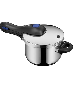 
<p><strong>Korte omschrijving</strong></p>
<ul>
<li>Zichtbare restkooktijd indicator</li>
<li>Handvat is met 1 klik te verwijderen of te bevestigen</li>
<li>Nieuwe pictogrammen voor een meer intuïtief gebruik van de schuifregelaar</li>
<li>Maataanduiding aan de binnenkant</li>
<li>Voldoet aan alle veiligheidsnormen; TÜV, GS en CE</li>
<li>Cromargan® 18/10 RVS gepolijst - gemakkelijk schoon te maken, smaakloos en zuurbestendig</li>
<li>Pan en deksel: vaatwasmachine bestendig<br />Afdichting en handgreep: Handwas</li>
<li>TransTherm® universele bodem zorgt voor een gelijkmatige warmteverdeling en houdt de warmte langer vast - voor modern, energiebesparend koken</li>
<li>Geschikt voor alle warmtebronnen, inclusief inductie</li>
<li>Snellere kooktijd met minder verbruik van energie en meer behoudt van vitaminen en kleur!</li>
</ul>
<p><strong>Uitgebreide omschrijving</strong></p>
<p>De bereiding van gerechten met behulp van de WMF Perfect Plus snelkookpan - 2.5 L is modern, snel en gezond. Dankzij de extreme druk en hoge temperaturen wordt de kooktijd tot wel 70% verminderd in vergelijking met traditioneel koken. En dat is niet alles, doordat de kooktijd versneld wordt bespaar je ook nog eens 50% energie! Daarnaast blijven de vitaminen in het eten veel beter bewaard waardoor dit ook een van de gezondste manieren van koken is. Dit zie je terug in de kleur van de ingrediënten, deze blijft ook veel beter bewaard. Al met al alleen maar voordelen!</p>
<p>De snelkookpannen van WMF zijn veiliger dan ooit dankzij het nieuwe Safe Lock systeem; dit systeem voorkomt dat de snelkookpan geopend kan worden terwijl er nog druk in de pan zit. Op de handgreep zit een restkooktijd indicator die aangeeft of er nog druk in de pan zit.</p>
<p>Dit pinnetje zorgt er ook voor dat het kookproces eenvoudig in de gaten te houden is. Er zijn 2 verschillende kookniveau’s. Een voor perfect malse groente, vis en gevogelte en de andere is ideaal voor vleesgerechten, aardappels stoofschotels. De duidelijke pictogrammen op de handgreep zorgen ervoor dat de pan heel eenvoudig en intuïtief werkt. Kortom: het is een onmisbare allrounder in elke keuken.</p>
<p>De snelkookpan is ook zeer functioneel: het handvat kan eenvoudig verwijderd worden van de pan, zodat het gemakkelijk schoon te maken is. Het handvat mag namelijk níét in de vaatwasser worden gereinigd, de panbody wel. <br /><strong><br /></strong>De WMF Perfect snelkookpan is gemaakt van glanzend Cromargan® 18/10 roestvrijstaal en heeft aan de binnenzijde een maataanduiding zodat nauwkeurig te zien is hoeveel liter er in de pan zit. Tevens heeft de snelkookpan een TransTherm® bodem die de warmte snel verdeelt en goed vasthoudt. Hierdoor is de pan geschikt is voor alle warmtebronnen, waaronder inductie.</p>
