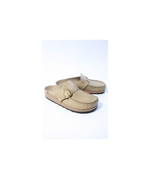 Liefde op het eerste gezicht kan echt bestaan! Wij hebben het ervaren toen we dit prachtige item uit de nieuwste collectie van Birkenstock voor het eerst zagen. Make your day, everyday!
Merk: Birkenstock, Model: Slippers, Materiaal: Leer, Kleur: Taupe