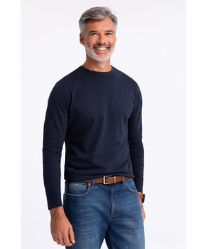 
<p>Heren shirt met lange mouw. De longsleeve heren is gefabriceerd van elastische katoen, dit geeft een comfortabel draaggevoel. Het <a href="https://italian-style.nl/heren/italiaanse-shirts">mannen shirt</a> met ronde hals is voorzien van een klein merk embleem. Perfect om te combineren met een heren jeans of chino.</p>
<p>Pasvorm: Normal Fit<br />
Materiaal: 100% Katoen<br />
Kleur: Donkerblauw<br />
Categorie: All season<br />
Sluiting: Ronde hals<br />
Patroon: Effen</p>
<p>Hoogte model: 188 cm<br />
Het model presenteert het product in maat: M</p>
<div class="">Artikelnummer: OM-0106-V2</div>