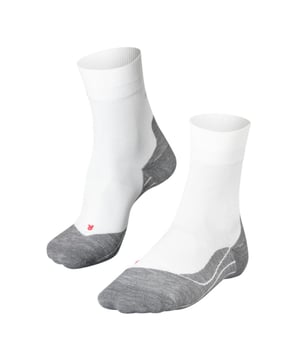 
Falke RU4 Endurance Hardloop Sokken

 Als sportexpert bij Herqua Sport weet ik dat het kiezen van de juiste hardloopsokken net zo cruciaal is als het kiezen van de juiste schoenen. De Falke RU4 Endurance hardloopsokken zijn speciaal ontworpen om je te ondersteunen bij elke stap van je run. Gemaakt van hoogwaardig katoen, bieden deze sokken comfort en ademend vermogen, waardoor je voeten koel en droog blijven. Of je nu een doorgewinterde marathonloper bent of net begint met hardlopen, deze sokken zijn een waardevolle aanvulling op jouw sportoutfit.

 Veelgestelde vraag over hardloopsokken beantwoord

 Een veelgestelde vraag is: "Waarom zijn goede hardloopsokken belangrijk?" Het antwoord is simpel: ze verminderen de kans op blaren en zorgen voor een betere pasvorm. De Falke RU4 Endurance hardloopsokken hebben een ergonomisch ontwerp dat zich perfect aanpast aan je voeten, zodat je optimaal kunt presteren zonder te veel afleiding van