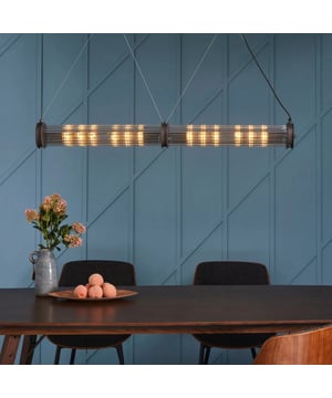 
Ontdek onze grijze art deco stijl dubbele buis ophanging met horizontale glazen buizen, u zult houden van zijn vrij klassieke ontwerp dat adel en elegantie belichaamt! Materiaal: Metaal, glas Materiaalafwerking: Lak, vernis Kleur: Grijs Afmetingen: 120 cm x 120 cm x 12 cm Type lamp: E14 LED-lampen Vermogen lamp: 25 W Aantal lampen: 4 Merk: Signature Kleur: Grey