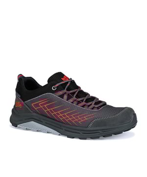 
Met de wandelschoenen van
 
  Hanwag
 
 ben je klaar voor elke wandeling op afwisselend terrein. Speciaal ontworpen voor heren, biedt dit model betrouwbare ondersteuning en comfort tijdens jouw avonturen. Of je nu een ontspannen wandeling maakt of een stevige tocht door heuvelachtig gebied plant, deze schoenen zijn toegespitst op jouw wensen.



 Deze Hanwag wandelschoenen vallen binnen wandelcategorie
 
  A/B
 
 , wat betekent dat ze geschikt zijn voor lichte tot middelzware wandelingen – ideaal dus voor wandelingen over zand- of graspaden en in heuvelachtig terrein. Het bovenwerk is gemaakt van sterk suède, wat zorgt voor een aangenaam draaggevoel en een lange levensduur. De vetersluiting maakt het eenvoudig om de schoenen precies naar jouw voet af te stellen. Bovendien is het voetbed uitneembaar, zodat je eenvoudig je eigen inlegzolen kunt gebruiken voor extra loopcomfort. Ben je dus op zoek naar een veelzijdige wandelschoen voor jouw buitenactiviteiten, dan is dit model een