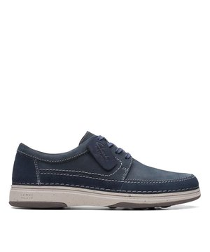 
De Nature 5 Lo 26168421 van Clarks is een echte blikvanger. De Nature 5 Lo 26168421 is uitgevoerd in de kleur Navy. Bekijk ook onze overige collectie van Clarks op onze webshop!