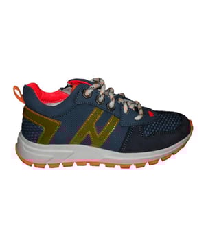 
De 323356 129 van Track Style is een echte blikvanger. De 323356 129 is uitgevoerd in de kleur Kobalt. Bekijk ook onze overige collectie van Track Style op onze webshop!Let op valt één maat kleiner.