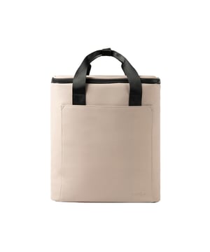 
Stof: Faux Nubuck. Voering: Schuim, PEVA. Materiaal: Polyester, Polyurethaan. Hoogte: 34cm. Lengte: 31,5cm. Breedte: 15cm. Capaciteit: 20L. Compartimenten: 1 Hoofdcompartiment. AZO-vrij, chloorparaffinevrij, gemakkelijk schoon te maken, voedselveilig. Handvatkenmerken: Knopdop. Handgrepen, geïsoleerd, lekvrij, schouderriem, morsbestendige binnenkant. Voldoet aan de veiligheidsnorm: Ftalaten getest. Ontwerp: Eenvoudig. Duurzaamheid: REACH, Sedex. Stoftechnologie: Waterafstotend.