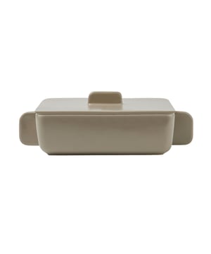 
Materiaal: Steengoed. Vaatwasserbestendig, gemakkelijk schoon te maken, voedselveilig, ovenbestendig. Ontwerp: Eenvoudig. Breedte: 27cm. Lengte: 15cm. Hoogte: 9cm. Duurzaamheid: Amfori, BSCI, Koolstofarme Uitstoot. Verpakking: Geschenkdoos. Verwijderbaar deksel.