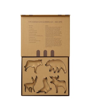 
Materiaal: Papier, roestvrij staal. Duurzaam, gemakkelijk schoon te maken. Ontwerp: Beer, Eland, Rendier, Zeehond, Wolf. Lengte: 27.5cm. Breedte: 22cm. Hoogte: 3cm. Let op: Inclusief gratis recept op achterkant. Verpakking: Geschenkdoos.