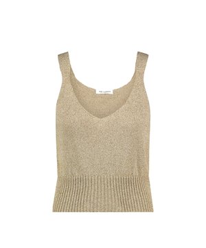 
De Lurex Shiny Top (BDC 25012) van JANE LUSHKA is een stijlvolle en elegante toevoeging aan je garderobe. Uitgevoerd in een prachtige gouden kleur met een subtiele glans, straalt deze top pure luxe uit. De diepe V-hals en brede bandjes geven een vrouwelijke en verfijnde uitstraling, terwijl de elastische ribboord aan de onderkant zorgt voor een comfortabele pasvorm. Dankzij de lichte en stretchy stof voelt de top heerlijk aan op de huid. <br />Perfect te combineren met de Kober Cotton Poplin Pants voor een chique look. Met de Lurex Shiny Top steel je moeiteloos de show bij elke gelegenheid!<br /><br />Productspecificaties:<br />- Kleur: Goud<br />- Pasvorm: Comfortabel, licht getailleerd<br />- Materiaal: Zachte en stretchy lurex stof met een subtiele glans<br />- Halslijn: Diepe V-hals voor een elegante uitstraling<br />- Mouwlengte: Mouwloos, brede schouderbandjes<br />- Sluiting: Geen, eenvoudig aan te trekken<br />- Lengte: Valt op de taille met elastische ribboord voor een flatterende fit