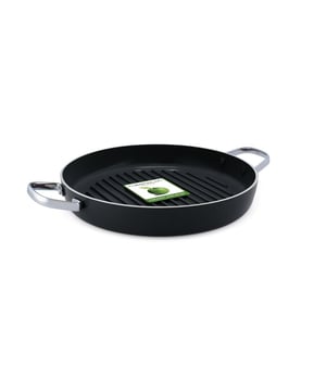 
<h2>Greenpan Essentials Keramische Grillpan 28 cm</h2>
<ul>
<li>Krasbestendige Anti aanbaklaag</li>
<li>Gemaakt van natuurlijke grondstoffen</li>
<li>Geschikt voor hoge temperaturen</li>
<li>Geschikt voor de oven tot 180°C</li>
<li>Vaatwasmachinebestendig, handwas aanbevolen!</li>
<li>Geschikt voor alle warmtebronnen</li>
</ul>
<p><strong>Uitgebreide omschrijving </strong></p>
<p>De keramische Thermolon Infinity binnenlaag zonder giftige stoffen staat garant voor zeer goede anti aanbak prestaties. Versterkt met diamanten voor extra duurzaamheid van de laag. Thermolon bevat geen PFAS, PFOA, lood en cadmium. Deze pan werkt op alle warmtebronnen, maar is ook uitermate geschikt voor inductie door de speciale Magneto inductiebodem. Dit is een dikke gesmede bodem, voor een gelijkmatige warmteverdeling. Energiebesparend want je kunt het vuur lager zetten zodra de pan goed opgewarmd is. De binnenlaag is gemaakt door middel van de speciale shotblasting technologie, waarbij metalen bolletjes op het bak oppervlak geschoten worden. Zo krijgt de laag extra reliëf en zullen de ingrediënten nog minder aanbakken. Zelfs bij oververhitting hoef je je geen zorgen te maken: de antikleeflaag kan temperaturen tot maar liefst 450°C aan en bladdert niet af en komen er geen schadelijke dampen vrij. De pan is bedekt met een de speciale Infinity coating, die versterkt is met diamanten (het hardste materiaal dat er bestaat). Het kleeft niet en geleidt warmte vier keer beter dan koper. Dit leidt ook weer tot een gelijkmatige warmteverdeling. Ovenbestendige pan tot 180 graden. De anti kleeflaag zit zowel aan de binnenkant als aan de buitenkant van de pan, waardoor hij zeer gemakkelijk schoon te maken is. Zacht handvat met Stay Cool techniek, wordt dus niet heet.</p>
<p> </p>
<p><strong>Over Greenpan</strong></p>
<p>Gezond koken? Dan is een pan van Greenpan onmisbaar! Goed kookgerei is essentieel bij het bereiden van de heerlijkste, gezonde gerechten. Het mooie design en de fijne kook- en bakresultaten zorgen dat de producten van Greenpan een aanwinst zijn in iedere keuken: van professionele chef tot foodies en liefhebbers van het goede leven, er zit voor iedereen een pan bij. Met de fijne Thermolon™ keramische antikleeflaag zijn de pannen vrij van schadelijke stoffen zoals PFOA, PFAS, lood of cadmium en maak jij in eigen keuken de lekkerste gerechten klaar.</p>
<p> </p>
<p> </p>