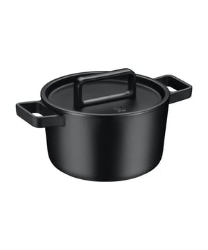
<h2>WMF Flavour Braadpan Rond 22 CM</h2>
<ul>
<li>Perfect warmtebehoud</li>
<li>Heerlijke malse en volle smaken</li>
<li>Condensatiedeksel behoudt 25% meer sap</li>
<li>Veelzijdig in gebruik</li>
<li>30 jaar garantie</li>
<li>Ergonomische handgrepen</li>
</ul>
<p><strong><br />Uitgebreide omschrijving</strong></p>
<p class="" data-start="194" data-end="542">De WMF Flavour braadpan van 22 cm is perfect voor iedereen die graag lekkere, huisgemaakte maaltijden bereidt. Dankzij het sterke materiaal van de pan blijft de warmte goed behouden en verdeeld. Dit zorgt ervoor dat je ingrediënten gelijkmatig garen. Het resultaat? Malse stukken vlees, smaakvolle groenten en een rijke, volle smaak in elk gerecht.</p>
<p class="" data-start="544" data-end="966">Een bijzonder voordeel van deze pan is de slimme condensatiedeksel. Deze zorgt ervoor dat tot wel 25% meer vocht in de pan blijft tijdens het koken. Zo blijven je stoofgerechten extra sappig en hoef je minder vaak vocht toe te voegen. Dat maakt koken niet alleen makkelijker, maar ook lekkerder. De pan is geschikt voor alle warmtebronnen, inclusief inductie en oven, waardoor je hem voor allerlei recepten kunt gebruiken.</p>
<p class="" data-start="968" data-end="1343">De ergonomische handgrepen zorgen ervoor dat je de pan veilig en comfortabel kunt vasthouden, ook als hij warm is. De stevige constructie en het tijdloze design maken de pan tot een echte aanwinst voor in de keuken. En dankzij de 30 jaar garantie weet je zeker dat je lang plezier hebt van deze hoogwaardige braadpan van WMF. Een betrouwbare keuze voor dagelijks kookplezier!</p>
<p class="" data-start="968" data-end="1343"><strong>Afmetingen</strong></p>
<ul>
<li data-start="968" data-end="1343">Diameter: 22CM</li>
<li data-start="968" data-end="1343">Diameter onderzijde: 18.3CM</li>
<li data-start="968" data-end="1343">Hoogte: 18.2CM</li>
</ul>
<p class="" data-start="968" data-end="1343"><