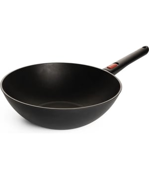 
<h2>Woll Eco Lite Wokpan 30cm</h2>
<ul>
<li>100% gerecycled aluminium</li>
<li>Duurzaam en milieubewust</li>
<li>PFAS-vrij</li>
<li>Non-stick Diamond QXR coating</li>
<li>Afneembare steel</li>
<li>Makkelijk op te bergen</li>
<li>Ovengeschikt tot  200 °C (zonder handvat)</li>
<li>Handwas aangeraden </li>
</ul>
<article class="w-full text-token-text-primary focus-visible:outline-2 focus-visible:outline-offset-[-4px]" dir="auto" data-testid="conversation-turn-3" data-scroll-anchor="false">
<div class="text-base py-[18px] px-3 md:px-4 m-auto w-full md:px-5 lg:px-4 xl:px-5">
<div class="mx-auto flex flex-1 gap-4 text-base md:gap-5 lg:gap-6 md:max-w-3xl lg:max-w-[40rem] xl:max-w-[48rem]">
<div class="group/conversation-turn relative flex w-full min-w-0 flex-col agent-turn">
<div class="flex-col gap-1 md:gap-3">
<div class="flex max-w-full flex-col flex-grow">
<div class="min-h-8 text-message flex w-full flex-col items-end gap-2 whitespace-normal break-words [.text-message+&]:mt-5" dir="auto" data-message-author-role="assistant" data-message-id="38033e3f-49ee-40cf-be6e-2939690f96ec">
<div class="flex w-full flex-col gap-1 empty:hidden first:pt-[3px]">
<div class="markdown prose w-full break-words dark:prose-invert dark">
<h3>Duurzame en veelzijdige koekenpan</h3>
<p>De Woll Eco Lite Koekenpan 20 cm is een perfecte keuze voor iedereen die graag bewust kookt. Deze pan is gemaakt van gerecycled aluminium, wat niet alleen goed is voor het milieu, maar ook zorgt voor een lichte pan die makkelijk hanteerbaar is. Daarnaast is de koekenpan PFAS-vrij, waardoor je zonder zorgen gezonde maaltijden kunt bereiden.</p>
<h3>Handige afneembare steel</h3>
<p>Dankzij de afneembare steel is de Woll Eco Lite Koekenpan erg praktisch in gebruik. Je kunt de pan eenvoudig in de oven zetten tot een temperatuur van 200 °C (zonder steel), wat ideaal is voor het afmaken van gerechten. Bovendien maakt de afneembare steel het opbergen van de pan extra makkelijk, vooral in kasten met beperkte ruimte.</p>
<h3>Geschikt voor alle warmtebronnen</h3>
<p>Of je nu kookt op gas, inductie, elektrisch of keramisch, de Woll Eco Lite Koekenpan is geschikt voor alle warmtebronnen. De robuuste aanbaklaag zorgt ervoor dat je minder olie of vet nodig hebt tijdens het bakken, wat het koken gezonder maakt. Daarnaast is de pan gemaakt in Duitsland, wat staat voor kwaliteit en vakmanschap.</p>
<h3>Ideaal voor dagelijks gebruik</h3>
<p>De Woll Eco Lite Koekenpan is een echte alleskunner in de keuken. Door het lichte gewicht en de robuuste constructie is de pan ideaal voor dagelijks gebruik. Of je nu een ei wilt bakken, groenten sauteren of vlees wilt bereiden, met deze pan gaat het moeiteloos. Dankzij het duurzame ontwerp gaat de pan bovendien lang mee, zelfs bij intensief gebruik.</p>
</div>
</div>
</div>
</div>
</div>
</div>
</div>
</div>
</article>