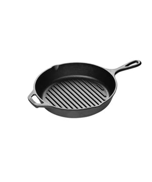 
<h2>Lodge Ronde Grillpan - 26 cm</h2>
<ul>
<li>Perfecte en gelijkmatige warmteverdeling</li>
<li>Behoud zijn warmte goed</li>
<li>Geschikt voor alle warmtebronnen, inclusief BBQ of kampvuur</li>
<li>Het vet en uw vlees blijven gescheiden</li>
<li>Energiezuiniger koken</li>
<li>Gemaakt van ongeëmailleerd gietijzer</li>
<li>Niet geschikt voor in de vaatwasser</li>
<li>Gaat een leven lang mee bij goed gebruik</li>
<li>Met handvat en tegengreep</li>
</ul>
<p> </p>
<h3>Authentiek Grillen met de Lodge Ronde Grillpan</h3>
<p>De Lodge Ronde Grillpan van 26 cm is een veelzijdige pan die elke grillliefhebber zal waarderen. Deze robuuste gietijzeren pan is perfect voor het grillen van vlees, vis en groenten en geeft je gerechten die karakteristieke grillsmaak en -textuur. Gemaakt van ongeëmailleerd gietijzer, is deze pan ontworpen voor intensief gebruik en een authentieke smaakbeleving.</p>
<p> </p>
<h3>Gelijkmatige Warmteverdeling voor Perfect Gegrilde Gerechten</h3>
<p>Een van de grootste voordelen van deze Lodge grillpan is de gelijkmatige warmteverdeling. Het gietijzer zorgt ervoor dat de warmte overal in de pan gelijkmatig verspreid wordt en goed behouden blijft, wat essentieel is voor een mooi, gelijkmatig grillresultaat. Of je nu een steak, gegrilde paprika’s of aubergines klaarmaakt, deze pan zorgt ervoor dat alles perfect gaar wordt en de juiste grillsmaak heeft.</p>
<p> </p>
<h3>Geschikt voor Alle Warmtebronnen, Binnen en Buiten</h3>
<p>De Lodge Ronde Grillpan is geschikt voor alle warmtebronnen, van gasfornuis tot inductie, en is ook perfect voor op de BBQ of bij een kampvuur. Dit maakt de pan ideaal voor zowel binnen- als buitengebruik. Het gietijzeren materiaal is energiezuinig en warmt snel op, waardoor je sneller kunt beginnen met koken. Bovendien blijven vet en vlees goed gescheiden door het ribbelontwerp, wat zorgt voor gezonder en smaakvol grillen.</p>
<p> </p>
<h3>Duurzaamheid en Onderhoud</h3>
<p>Deze grillpan gaat een leven lang mee bij goed gebruik, dankzij het stevige ongeëmailleerde gietijzer. Hoewel hij niet in de vaatwasser kan, is handwas voldoende om de pan in topconditie te houden. Door het gietijzer regelmatig te onderhouden, bijvoorbeeld door het in te vetten, wordt de pan met de jaren alleen maar beter. Met de Lodge Ronde Grillpan investeer je in een duurzame, veelzijdige pan die niet alleen praktisch is, maar ook een verrijking voor je keuken.</p>
<p> </p>