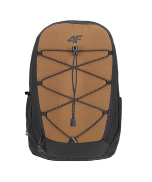
100% Polyester. Hoogte: 45cm. Breedte: 28cm. Capaciteit: 21.5L. Diepte: 14cm. Compartimenten: 1 Hoofdcompartiment. Ontwerp: Contrast, Embleem, Reflecterend. Bevestiging: Tweewegrits.