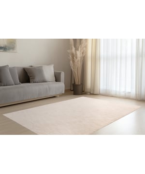 
- 80x150 CM Pandora Soft Vloerkleed – Uni Effen – Laagpolig – 100% Polyester – Soft Touch – Franjes – Oeko-Tex Voeg luxe en rust toe aan je interieur met het Pandora Soft uni effen vloerkleed. Dit laagpolige kleed is gemaakt van 100% polyester met een heerlijk zachte soft touch afwerking, waardoor het niet alleen comfortabel aanvoelt maar ook een stijlvolle uitstraling heeft. Het elegante ontwerp met fijne franjes past moeiteloos in zowel moderne als klassieke woonruimtes. Bovendien is het kleed Oeko-Tex gecertificeerd, wat betekent dat het vrij is van schadelijke stoffen – veilig voor mens en milieu. Verkrijgbaar in diverse formaten, passend voor elke ruimte in huis. Voordelen: Merk: Muratap Materiaal: Polyester Kleur: Creme Afmetingen: 80x150 CM