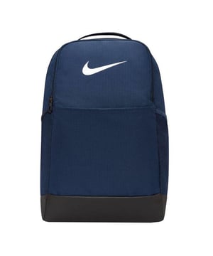 
100% Polyester. Hoogte: 46cm. Breedte: 30cm. Capaciteit: 24L. Diepte: 18cm. Ontwerp: Contrast, Logo. Duurzaamheid: Gemaakt van gerecycled materiaal. Bevestiging: Tweewegrits.