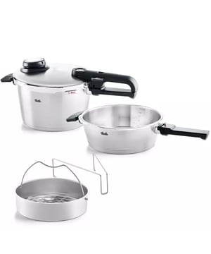
<h2> Premium Snelkookset met RVS Deksel 4.5L en 2.5L</h2>
<ul>
<li>Gemaakt van hoogwaardig 18/10 roestvrij edelstaal.</li>
<li>Vier verschillende kookniveaus: kook stand, fijne stand, snelle stand, stoomstand.</li>
<li>Bespaart 70% kooktijd in vergelijking met reguliere kookpannen.</li>
<li>50% energiezuiniger dan een gewone kookpan.</li>
<li>Geschikt voor alle warmtebronnen dankzij CookStar bodem.</li>
<li>Stoplichtdisplay en slotaanduiding voor veilig en efficiënt gebruik.</li>
<li>Inclusief geperforeerde inzet met praktische driepoot, een extra pan van 4 liter en een roestvrij stalen deksel.</li>
<li>Afneembaar handvat en ventiel voor gebruiksgemak en flexibiliteit.</li>
</ul>
<p><strong>Uitgebreide omschrijving</strong></p>
<article class="text-token-text-primary w-full" dir="auto" data-testid="conversation-turn-2" data-scroll-anchor="true">
<div class="text-base my-auto mx-auto py-5 [--thread-content-margin:--spacing(4)] @[37rem]:[--thread-content-margin:--spacing(6)] @[72rem]:[--thread-content-margin:--spacing(16)] px-(--thread-content-margin)">
<div class="[--thread-content-max-width:32rem] @[34rem]:[--thread-content-max-width:40rem] @[64rem]:[--thread-content-max-width:48rem] mx-auto flex max-w-(--thread-content-max-width) flex-1 text-base gap-4 md:gap-5 lg:gap-6 group/turn-messages focus-visible:outline-hidden" tabindex="-1">
<div class="group/conversation-turn relative flex w-full min-w-0 flex-col agent-turn">
<div class="relative flex-col gap-1 md:gap-3">
<div class="flex max-w-full flex-col grow">
<div class="min-h-8 text-message relative flex w-full flex-col items-end gap-2 text-start break-words whitespace-normal [.text-message+&]:mt-5" dir="auto" data-message-author-role="assistant" data-message-id="f26ee2d9-e154-4f52-8378-2b4d643fec22" data-message-model-slug="gpt-4o">
<div class="flex w-full flex-col gap-1 empty:hidden first:pt-[3px]">
<div class="markdown prose dark:prose-invert w-full break-words dark">
<p data-start="0" data-end="760">De Premium Snelkookset met RVS Deksel (4.5L en 2.5L) is een slimme toevoeging aan elke keuken die snelheid, veiligheid en veelzijdigheid waardeert. Gemaakt van duurzaam 18/10 roestvrij edelstaal, biedt deze set niet alleen een hoogwaardige afwerking, maar ook betrouwbare prestaties op lange termijn. De pannen zijn uitgerust met vier kookniveaus: een standaard kookstand, fijne stand, snelle stand en een praktische stoomstand. Hiermee bereid je eenvoudig alles van delicate groenten tot stevige stoofschotels. Dankzij het innovatieve systeem bespaar je tot wel 70% kooktijd en 50% energie ten opzichte van traditionele pannen. De CookStar bodem zorgt voor een gelijkmatige warmteverdeling en maakt de set geschikt voor alle warmtebronnen, inclusief inductie.</p>
<p data-start="762" data-end="1460" data-is-last-node="" data-is-only-node="">Wat deze snelkookset extra bijzonder maakt, is het slimme stoplichtdisplay in combinatie met een slotaanduiding. Dit garandeert een veilig en efficiënt gebruik tijdens het koken, doordat je precies weet wanneer de druk optimaal is. De set wordt geleverd met een geperforeerde inzet, een stabiele driepoot en een extra pan van 4 liter voor nog meer kookmogelijkheden. Het roestvrijstalen deksel sluit perfect af, terwijl het afneembare handvat en ventiel het schoonmaken en opbergen vergemakkelijken. Of je nu snel een gezonde maaltijd wilt bereiden of graag experimenteert met stoomkoken: deze snelkookset is ontworpen om je dagelijkse kookervaring sneller, eenvoudiger en energiezuiniger te maken.</p>
</div>
</div>
</div>
</div>
<div class="flex min-h-[46px] justify-start">
<div class="touch:-me-2 touch:-ms-3.5 -ms-2.5 -me-1 flex flex-wrap items-center gap-y-4 p-1 select-none touch:w-[calc(100%+--spacing(3.5))] -mt-1 w-[calc(100%+--spacing(2.5))] duration-[1.5s] focus-within:transition-none hover:transition-none pointer-events-none [mask-image:linear-gradient(to_right,black_33%,transparent_66%)] [mask-size:300%_100%] [mask-position:100%_0%] motion-safe:transition-[mask-position] group-hover/turn-messages:pointer-events-auto group-hover/turn-messages:[mask-position:0_0] group-focus-within/turn-messages:pointer-events-auto group-focus-within/turn-messages:[mask-position:0_0] has-data-[state=open]:pointer-events-auto has-data-[state=open]:[mask-position:0_0]">
<div class="flex items-center"> </div>
</div>
</div>
</div>
</div>
</div>
</div>
</article>