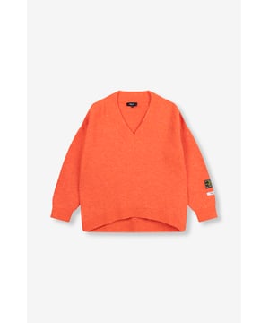 
Voeg wat kleur toe aan je garderobe met deze oranje trui voor dames van Alix the Label! Deze prachtige trui is gemaakt van hoogwaardige materialen, namelijk 53% acryl, 26% polyester, 7% polyamide, 7% wol en 7% viscose. Dit zorgt niet alleen voor een comfortabele pasvorm, maar ook voor een luxe uitstraling. De warme oranje kleur geeft de trui een opvallend en trendy tintje, perfect voor de herfst en winter. Mix en match deze trui met je favoriete broek voor een casual look, of draag hem met een nette rok voor een chique uitstraling. Bestel nu en geef je outfits een boost met deze mooie oranje trui van Alix the Label!