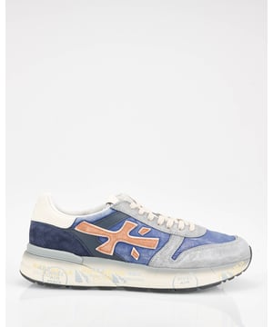 
Blauwe Premiata Mick Var Sneakers combineren stijl met comfort. Deze herenschoenen van Premiata, met een opvallend design en stevige constructie, zijn perfect voor wie op zoek is naar vernieuwing. De mix van materialen geven de sneakers een unieke uitstraling, terwijl de gedempte zool zorgt voor optimaal comfort. Premiata staat bekend om zijn innovatieve benadering en hoogwaardige kwaliteit.