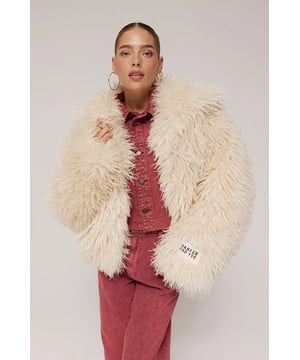 
Kleur: ecru<br>
Materiaal: 100% polyester<br>
Het model is 174 cm en draagt maat S