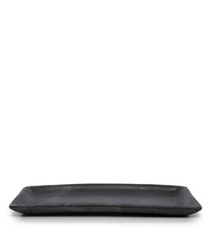 
When you want to serve sushi, nothing is better than presenting it on this beautiful burned sushi plate. We love the sleek and beautiful design of our burned terracotta plates. Fall / Fall Decor / Boho / Boho Decor / Bohemian / Bohemian decor / Coastal Living / Eco-friendly / Wabi Sabi KleurZwartHoogte (cm)2Breedte (cm)12Lengte (cm)25VaatwasmachinebestendigNeeGeschikt voor voedingJaMaterialenTerracotta Materiaal: