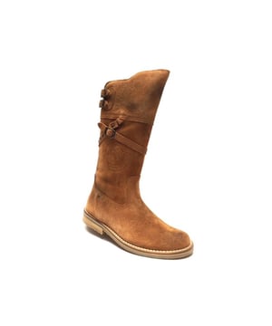 Dit gave artikel van Piedro koop je nu in de sale in onze Piedro outlet op V&D!
Vlotte lange laars van Piedro met prima pasvorm voor de smallere voet. Vintage stijl door camel kleur en hier en daar een zwarte veeg