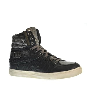 Nu extra voordelig in onze Meisjesschoenen sale outlet, dit hippe item uit onze Twins sale! Laatste maten dus ben er snel bij want op=op!
Op zoek naar een schoen in de categorie Halfhoge veterschoenen? De 589 wijdte 6 van Twins is een aanwinst voor elke schoenenkast. De schoenen van Twins zijn gemaakt van Leer en hebben een voering van Leer. De 589 wijdte 6 is uitgevoerd in de kleur zwart.