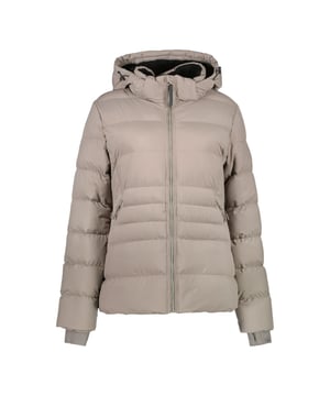 
De winter staat voor de deur en met deze trendy taupe kleurige jas van Cars Women ben jij helemaal klaar voor het koude weer! Deze damesjas is gemaakt van 100% polyester, wat zorgt voor een heerlijk warm en comfortabel gevoel. Naast de praktische functie, is deze jas ook nog eens een echte eyecatcher door de mooie kleur en de stijlvolle uitstraling.en#10;en#10;De jas heeft een vrouwelijke pasvorm en sluit mooi aan op het lichaam, waardoor jouw figuur prachtig wordt geaccentueerd. De jas is voorzien van een warme capuchon en handige zakken, zodat jij al je essentials bij de hand hebt. De jas is perfect voor dagelijks gebruik, maar ook voor een avondje uit of tijdens een winterse wandeling.en#10;en#10;Deze jas is niet alleen trendy en functioneel, maar ook nog eens van hoge kwaliteit. Cars Women staat bekend om zijn duurzame en stijlvolle kleding, wat ook zeker terug te zien is in deze winterjas. Met deze jas ben je verzekerd van een warme en modieuze winter!en#10;en#10;Dus zoek niet langer naar de perfecte winterjas, maar ga voor deze taupe kleurige parel van Cars Women. Bestel hem nu  en trotseer de kou in stijl!