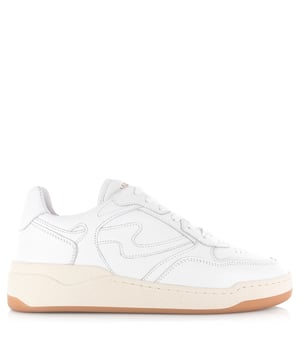 
<p>Stap in stijl en comfort met de VIA VAI Sam Levi damessneakers, een perfecte fusie van eigentijdse elegantie en sportieve flair. Deze damesschoenen in wit, voegen een dosis moeiteloze chic toe aan jouw look.</p>
<p>De Sam Levi sneakers van VIA VAI zijn gemaakt van hoogwaardig leer, wat niet alleen duurzaamheid garandeert maar ook een luxe uitstraling aan de schoenen geeft. De sportieve perforaties en goudkleurige details geven deze sneakers een eigentijdse touch, terwijl het uitneembare voetbed bijdraagt aan het comfort waar je naar verlangt.</p>
<p>Ervaar dagelijks comfort met de VIA VAI Sam Levi damessneakers. De combinatie van hoogwaardig leer, samen met handgemaakte details in Portugal, getuigen van vakmanschap. Voeg een vleugje sportieve chic toe aan je outfit en omarm de perfecte combinatie van stijl en comfort met deze prachtige witte damessneakers.</p>
<p><strong>Eigenschappen:</strong></p>
<ul classs="wmd-bullets">
<li><span>SKU:</span> 1110-01-13989</li>
<li><span>MPN:</sp