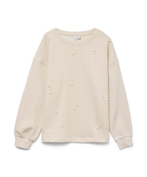 
Deze ecru kleurige damessweater van Vero Moda is de perfecte toevoeging aan jouw kledingkast. Gemaakt van een mix van 70% katoen en 30% polyester, is deze sweater niet alleen stijlvol maar ook heerlijk comfortabel. De zachte stof voelt prettig aan op de huid en zorgt ervoor dat je de hele dag door kunt genieten van ultiem draagcomfort. De sweater heeft een ruime pasvorm en is voorzien van een ronde hals en lange mouwen. De grafische print op de voorkant geeft de sweater een trendy uitstraling. Combineer hem met een strakke jeans en sneakers voor een casual en modieuze look. Haal nu deze trendy en comfortabele ecru sweater in huis en geef je garderobe een boost!