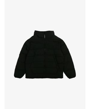 
Wame winterjas van het Italiaanse merk C.P. Company. De jas heeft een ritssluiting aan de voorzijde, logo op de linkermouw en opgestikte zakken aan de voorzijde.