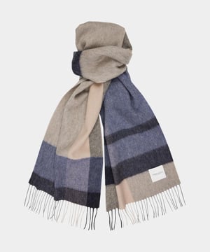 
Profuomo Shawl Blauw PPWS30005B/P met artikelcodePPWS30005B/P .  van het materiaal 100% Lamswol. Extra specificaties: , , , , kleur Blauw.