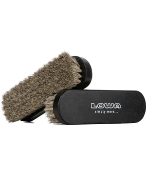 
Lowa Onderhoud Borstel 

 De Lowa onderhoudsborstel is een hoog­waardige borstel van paar­denhaar met een echte houten body en groeven aan de zijkant. De borstel is perfect voor het verwijderen van vuil, het schoonmaken van schoenen en het waxen van leer.

 Pluspunten:

 + Model voor vrouwen en heren