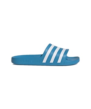 
Adidas Adilette Aqua Badslippers

 Als je op zoek bent naar een comfortabele en veelzijdige badslipper, dan zijn de Adilette Aqua badslippers van Adidas een uitstekende keuze. Deze slippers zijn ontworpen voor comfort en functionaliteit, en zijn perfect voor gebruik bij het zwembad, op het strand of gewoon thuis.

 Adidas Adilette Aqua Slippers Blauw

 De Adilette Aqua badslippers hebben een eenvoudig en tijdloos ontwerp, met een klassieke Adidas-stijl die overal bij past. De zool van de slipper is gemaakt van duurzaam en flexibel EVA-schuim, dat zorgt voor comfort en grip op natte oppervlakken. De voorgevormde voetbedden bieden extra ondersteuning en demping voor je voeten, zodat je de hele dag comfortabel kunt lopen.

 Plus en Minpunten:

 + Normale pasvorm
+ Zacht cloudfoam voetbed
+ Voelt licht aan
+ Sneldrogend materiaal