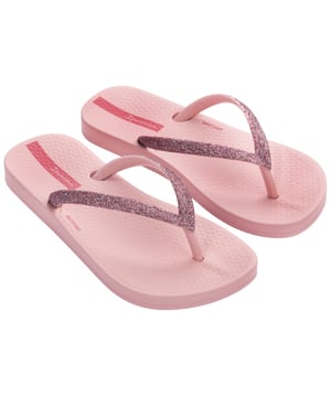 
Ipanema slippers Anatomic Lolita Kids licht roze meisjes

 De Ipanema Slippers Meisjes Anatomie Lolita Kids zijn de perfecte mix van stijl en comfort voor jouw kleine meid! Deze lichtroze slippers zijn niet alleen schattig en trendy, maar ook zeer functioneel. Gemaakt van hoogwaardig kunststof, zijn deze slippers duurzaam en waterbestendig, wat betekent dat ze perfect zijn voor een dagje strand of zwembad.

 Ipanema slippers meisjes

 Met een anatomisch gevormd voetbed bieden deze slippers optimaal comfort en ondersteuning voor de voeten van jouw kleine meid. De Lolita-ontwerpdetails op de riemen voegen een vleugje elegantie toe en maken deze slippers echt speciaal. De Ipanema Slippers Meisjes Anatomie Lolita Kids zijn verkrijgbaar in verschillende maten, waardoor ze geschikt zijn voor meisjes van alle leeftijden. Of je nu gaat winkelen, spelen in het park of een dagje uit gaat, deze slippers zijn een perfecte aanvulling op de