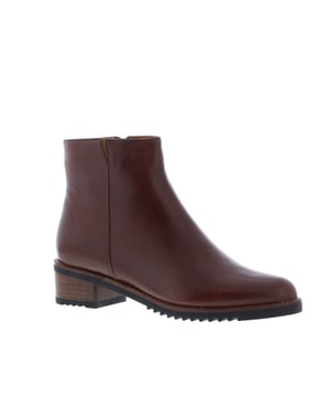 Met deze topper uit onze Damesschoenen Sale kun je aankomen! Loop er volgens de laatste modetrends bij met dit item uit de meest recente collectie van Everybody.
Piedinudi Belport Dames Laars