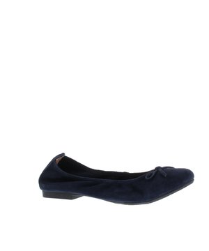 Het merk Si staat bekend om zijn tijdloze uitstraling. Neem bijvoorbeeld dit item uit de nieuwe collectie van Si. Geschikt voor elke gelegenheid en nu beschikbaar bij V&D!
Si Haniya Dames Ballerina Deze dames ballerina van Si is gemaakt van hoogwaardig suède / leer. Deze instapper heeft een strikje in de kleur van het materiaal. De zool is van licht beige rubber en buigzaam. De ballerina is ongevoerd maar en is wel een comfortabele leren inlegzool. Hier door krijgt deze uitvoering een nonchalante en sportieve uitstraling. De ballerina is een ideale schoen en kan op vele manieren binnen alle trends worden gecombineerd. Draag met een klein instapsokje zodat de blote voet het zomerse karakter van deze schoen extra accentueert. Combineer deze instapschoen onder een rok of onder een broek van iedere lengte. Wil je deze leuke schoen van Si (https://www.strating-schoenen.nl/si/)snel in huis hebben bestel dan online of kom naar een van onze winkels. (https://www.strating-schoenen.nl/over-ons/winkels/) We helpen je graag. Eigenschappen * Geheel leren buiten- en binnenkant * Zool heeft geen profiel * Elegant * Slofje * Veel kleuren * Ballerina trend
