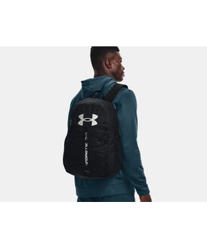 Soms is het tijd om jezelf even te verwennen. Met deze topper van Under Armour lukt dat zeker. Tijdloos en elegant en een hotitem uit de nieuwste collectie van Under Armour.
Under Armour Training Sport accessoires Backpacks van het materiaal en in de kleur 995 Zwart-multicolour.