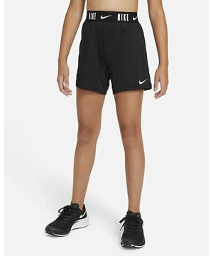 
Deze Nike Junior Trophy Meisjes short is gemaakt van zachte stof om je meer bewegingsvrijheid te geven. Ze zijn voorzien van Dri-Fit technologie voor een koel, ondersteunend gevoel en een platte, omhullende tailleband die zich aanpast aan de grootte van uw kind. Deze technische short is ideaal voor jonge kampioenen.