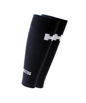 
Herzog PRO Tube Long size 2 is de perfecte compressietube voor heren die op zoek zijn naar maximale ondersteuning en comfort tijdens het sporten. Met een zwarte combi kleurstelling is deze compressietube niet alleen functioneel, maar ziet er ook nog eens stijlvol uit. De belangrijkste voordelen van de Herzog PRO compressietube zijn de hoge compressiewaardes en de uitstekende pasvorm. Door de afnemende druk vanaf de enkel tot de knie wordt de bloedstroom geoptimaliseerd, wat zorgt voor een verbeterde afvoering van afvalstoffen. Dit draagt bij aan een sneller herstel en betere prestaties tijdens het sporten. De compressietubes van Herzog zijn een begrip in de sportwereld en worden gedragen door topatleten zoals Tom Dumoulin, Fabian Florant, Bjorn Blauwhof en Marianne Vos. Ook professionele voetbalclubs en de KNVB kiezen voor de kwaliteit en effectiviteit van Herzog compressiekousen. De Herzog PRO Tube Long size 2 is speciaal ontworpen voor heren en biedt de perfecte combinatie van