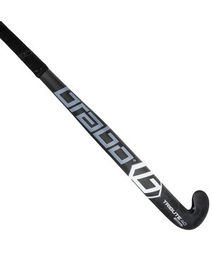 Dit item uit onze Benodigdheden outlet scoor je nu extra voordelig op V&D waar het altijd Brabo sale is. 
De Brabo IT TC-40 Junior CC hockeystick is een volledig gespoten houten indoorstick verstevigd met fiberglas. De classic indoor curve maakt hem geschikt voor meerdere speelstijlen.