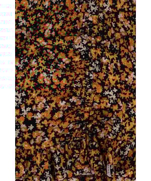 Wil jij helemaal van deze tijd zijn? Scoor dan deze topper uit de nieuwste collectie van Looxs Revolution bij V&D!
l Super leuk dit zomerse rokje met een fancy look door de verticale elastiek aan de zijkant zodat het rokje een stoere look krijgt. Elastische tailleband. All-over bloemenpatroon in zwart/geel/oranje.
