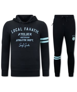 
Heren Trainingspak - Athletic Dept. - Blauw / Mint - <p><strong>Specificaties:<br /></strong>- Heren Trainingspak<br />- Athletic Dept.<br />- Kleur: Blauw / Mint<br />- Artikel code: 11-6514BM <br />- Seizoen: Voorjaar / Najaar<br />- Zakken Vest: 2 Steekzakken<br />- Mouwen: Lange Mouw<br />- Zakken broek: 2 Steekzakken<br />- Kwalitatief Hoogwaardige Afwerking<br />- Materiaal: 84% Katoen en 16% Polyester<br />- Weefsel: Dun geweven<br />- Pasvorm: Slim Fit<br />- Pasvorm broek: Slim Fit<br />- Wasvoorschrift: Machinewas 30 graden, Binnenste buiten wassen (Niet in de droger)<br />- Beschikbare maten: S - M - L - XL - XXL </p>
<p><span style="vertical-align: inherit;"><strong><b>Local Fanatic</b></strong>is een jong merk voor modebewuste mannen die aandacht besteden aan kleding en uiterlijk met de Allure en Glamour. Kenmerkend van het merk zijn de zeefdruk- en digitaal prints die gegarandeerd staan voor kwaliteit van vooruitstrevende stoffen in Italiaanse pasvormen.</span></p>