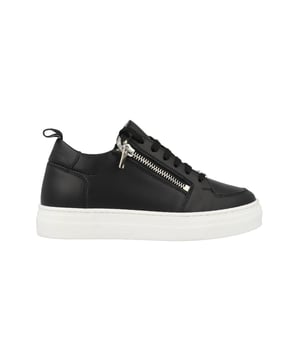 Het merk Antony Morato staat bekend om zijn tijdloze uitstraling. Neem bijvoorbeeld dit item uit de nieuwe collectie van Antony Morato. Geschikt voor elke gelegenheid en nu beschikbaar bij V&D!
Antony Morato Sneakers MKFW00151/LE300001 Zwart. Voor 23.59uur besteld, morgen geleverd.