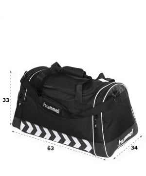 
HUMMEL LUTON ZWARTE SPORTTAS 184835-8000 Deze sporttas is vervaardigd uit hoogwaardig 600d polyester. De tas heeft een u-vormige rits aan bovenzijde, die toegang geeft tot het grote binnenvak. Deze is voorzien van een sleutelvakje met rits. De tas heeft twee zijvakken met ritsen. De zachte schouderpad op de verstelbare schouderband geeft optimaal draaggemak. De onderkant van de tas is gemaakt van waterafstotend materiaal, met studs voor extra bescherming. Afmetingen: 33 x 63 x 34 cm (h x b x d).