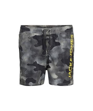 
Mooie jongens zwemshorts voor op het strand van het merk Jack & Jones junior. De zwembroek is gemaakt van gerecyclede garen en een basisweefsel voor een schoon en gelijkmatig uiterlijk.